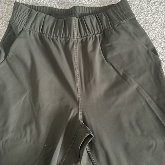 Aritzia Babaton / The Group By Babaton Weekender Pant - Picture 3 of 4